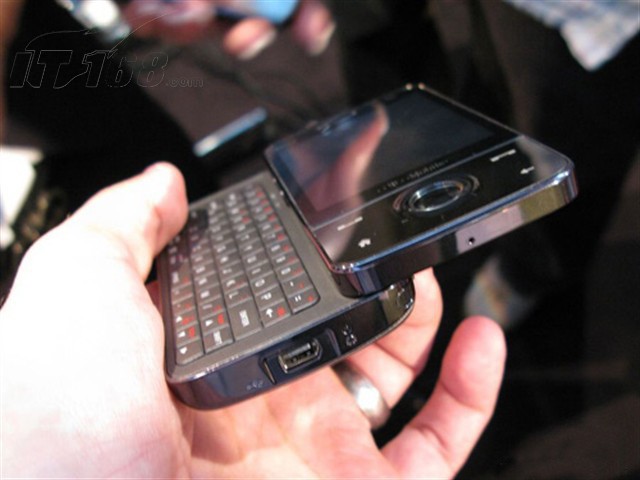 iPhone 13 Pro Max手机墙纸 2808492.jpg