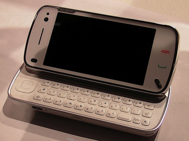诺基亚n97手机产品图片57素材-it168手机图片大全