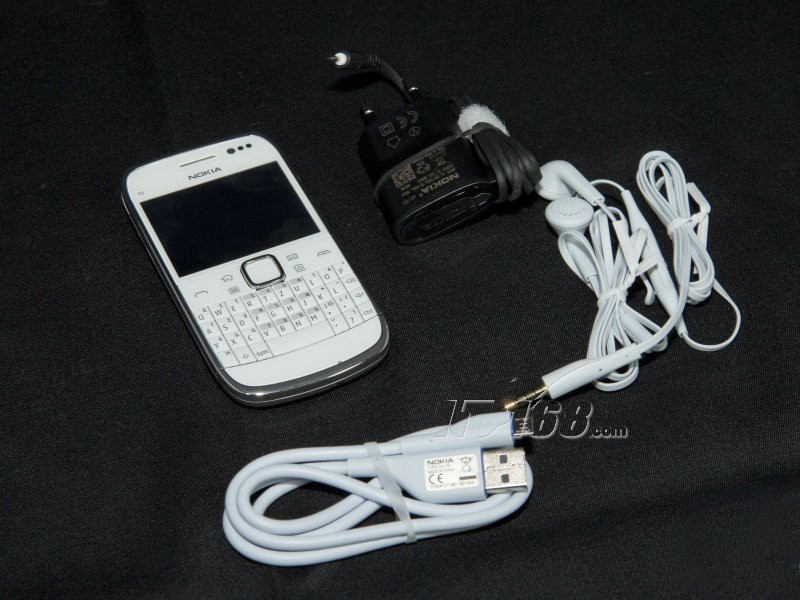 诺基亚e6硬格哪种好 诺基亚920牌子同款