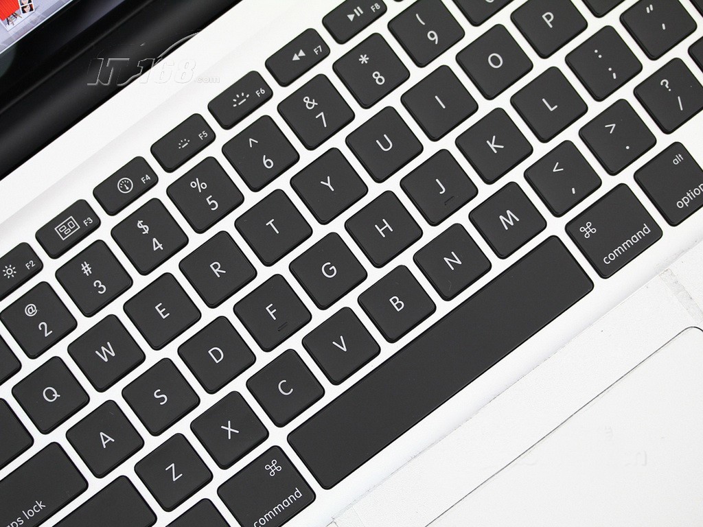 苹果MacBook Pro(MD318CH\/A)键盘中部图片