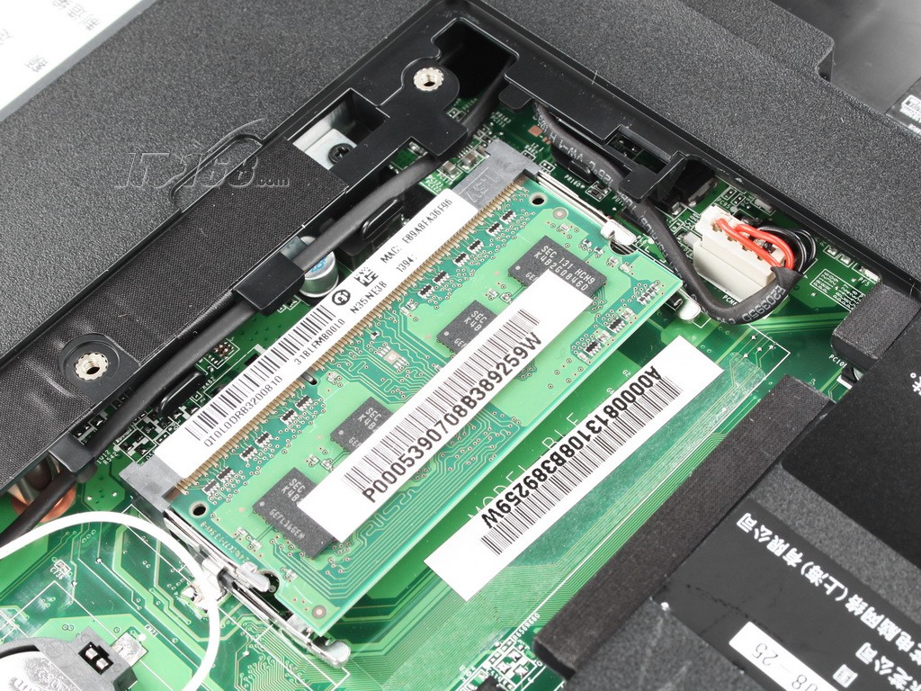 DIMM. 有四个粗糙的手指吗？最大内存量是多少