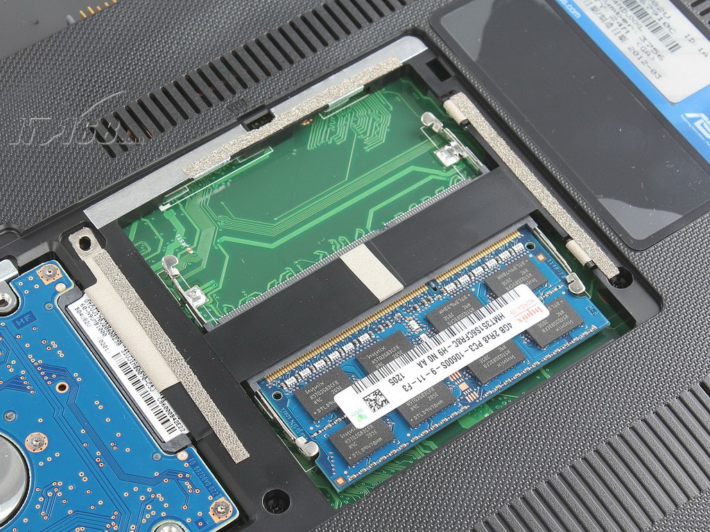 戴尔3443笔记本 内存槽_电脑4g内存玩英雄联盟卡什么原因_笔记本电脑内存卡槽