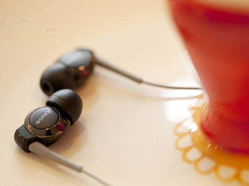 索尼MDR-EX210B耳机产品图片2素材-IT168耳