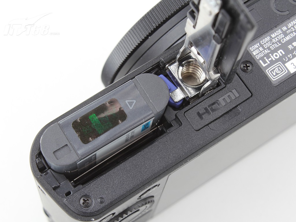 索尼RX100电池仓图片素材-IT168数码相机图片