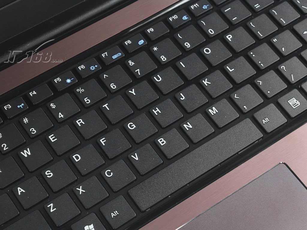 罗技为gen-z设计了完美的无线键盘，配有可移动的表情符号键_嘉合优品产品设计