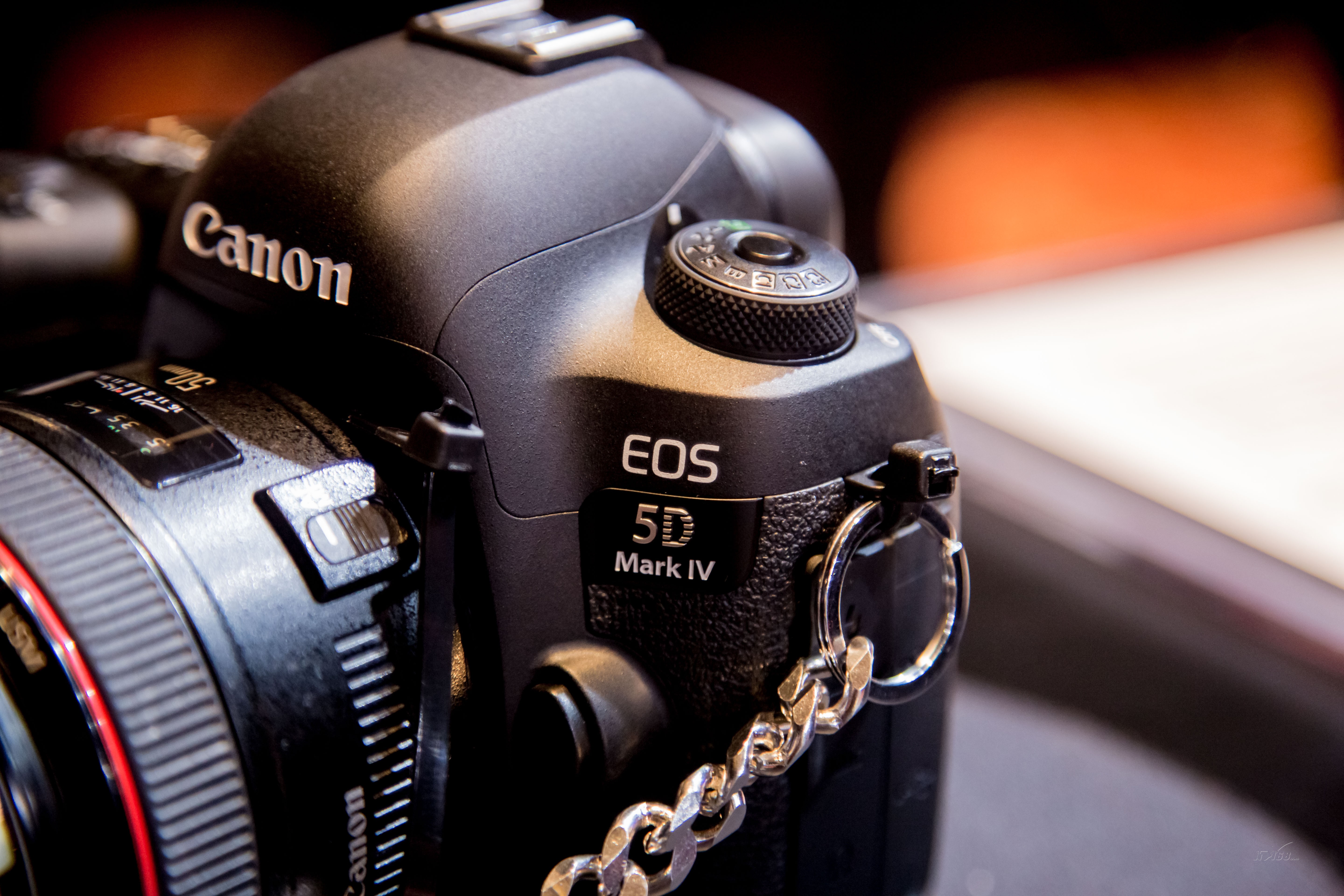 佳能eos 5d mark iv 套机 (ef 24-70mm f/4l is usm镜头)局部细节图