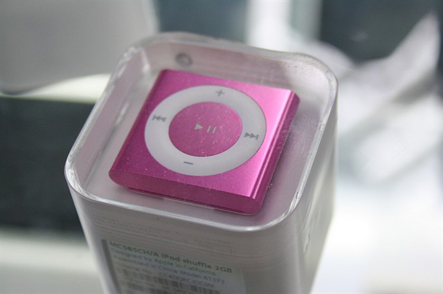 苹果ipod shuffle戴_苹果的ipod shuffle_ipod shuffle使用方法