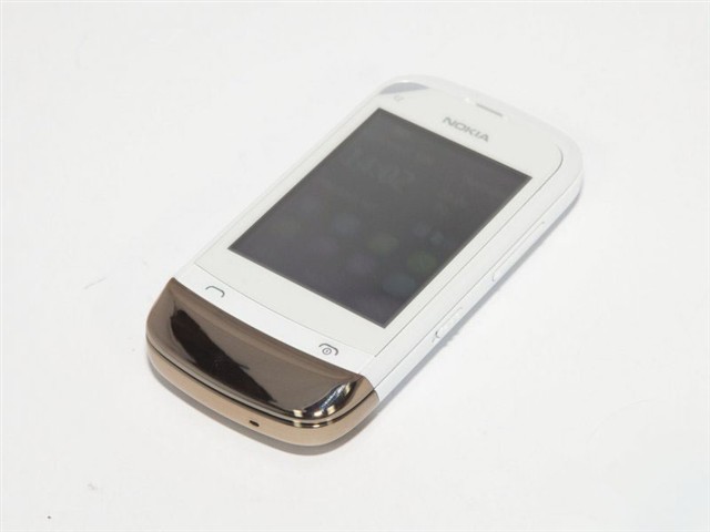参考报价$798 手机制式:gsm 外观样式:滑盖 手机屏幕:2.