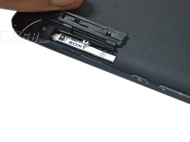 索尼LT30i Xperia TSIM卡和扩展卡槽图片-IT16