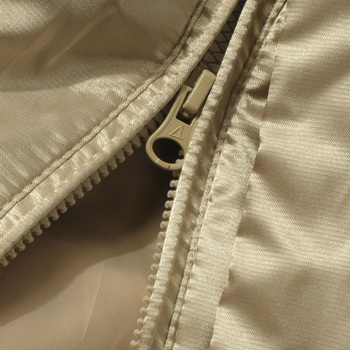 真维斯Jeanswest 女装大翻领纯色长款收腰羽绒