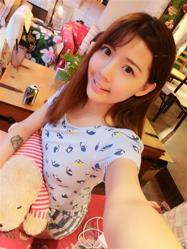 比基尼美女携美图等热门手机乐园嬉水行