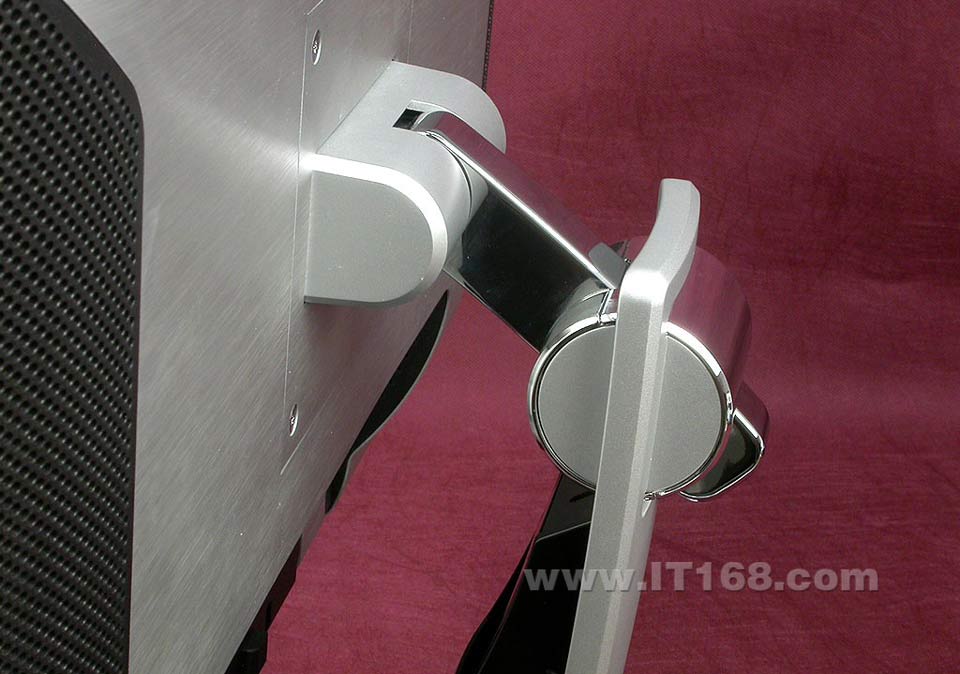 戴尔27寸和三星32寸.差不够400元,不知选哪部