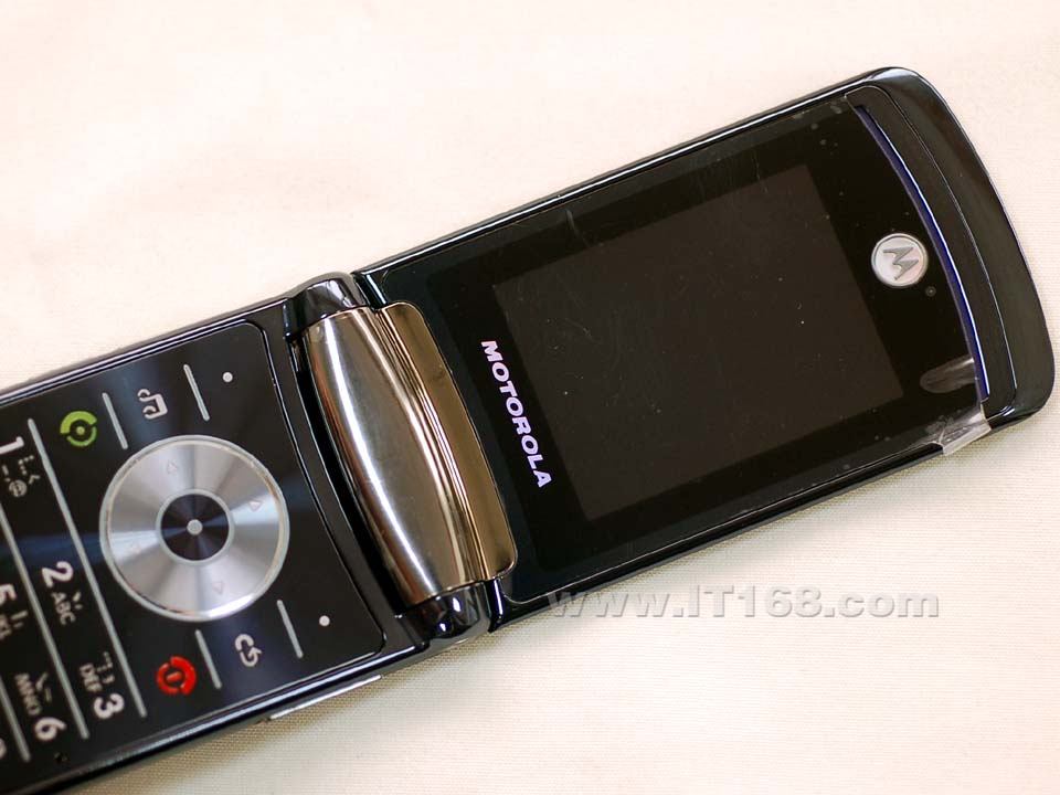 MOTO(摩托罗拉) RAZR V8手机外观清晰大图