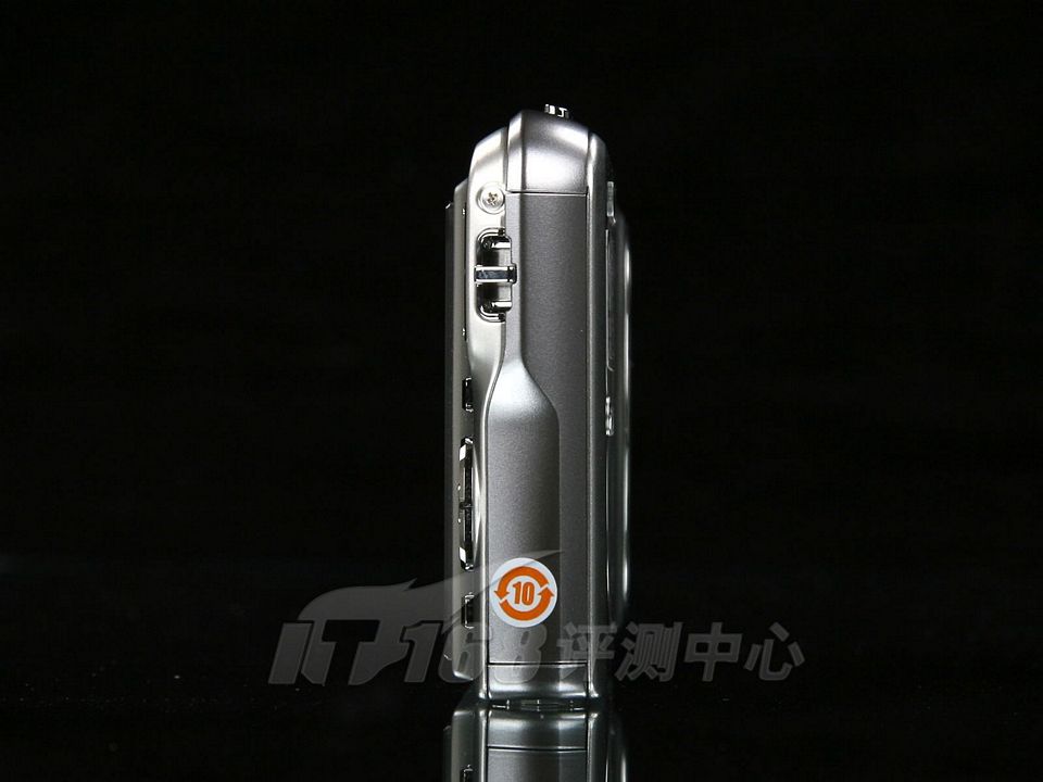 卡西欧(CASIO) EX-S880数码相机外观清晰大图