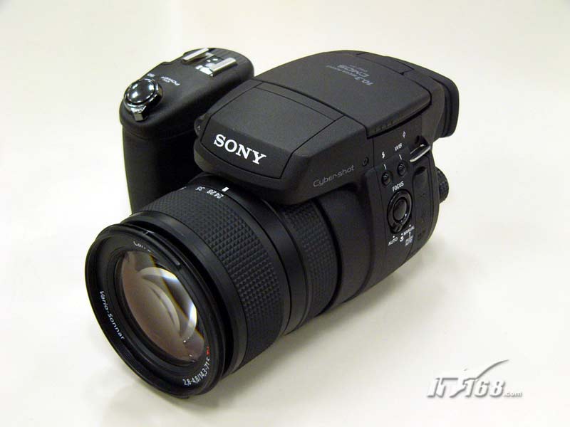 DSC-R1-3.jpg