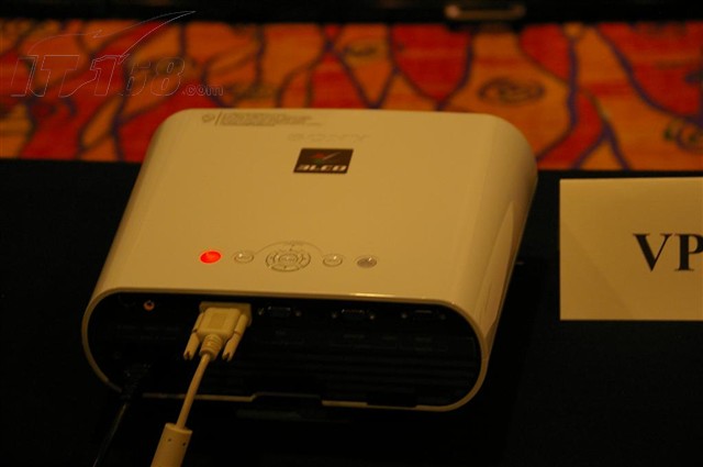 SONY VPL-EW5投影机图片