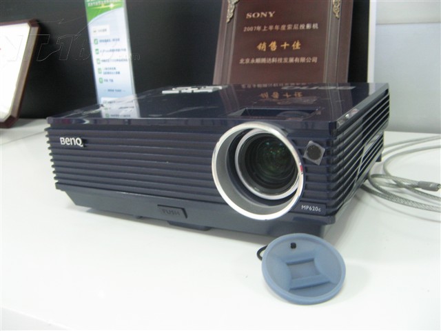 点击查看下一张BenQ MP620C投影机图片