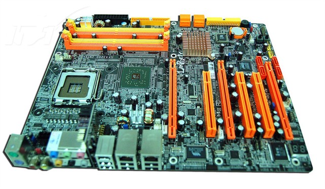 点击查看下一张钻石 LANPARTY UT ICFX3200-T2R/G主板图片