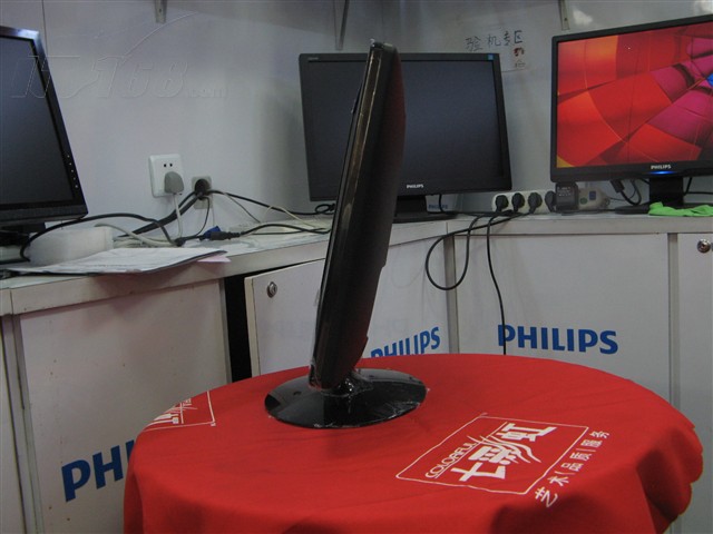 hkc显示器32_hkc显示器32如何安装_hkc显示器