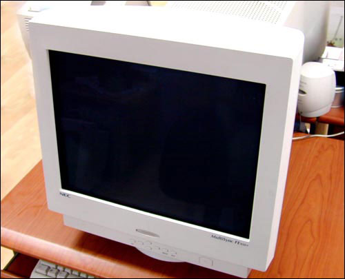 点击查看下一张NEC FE950+CRT显示器图片