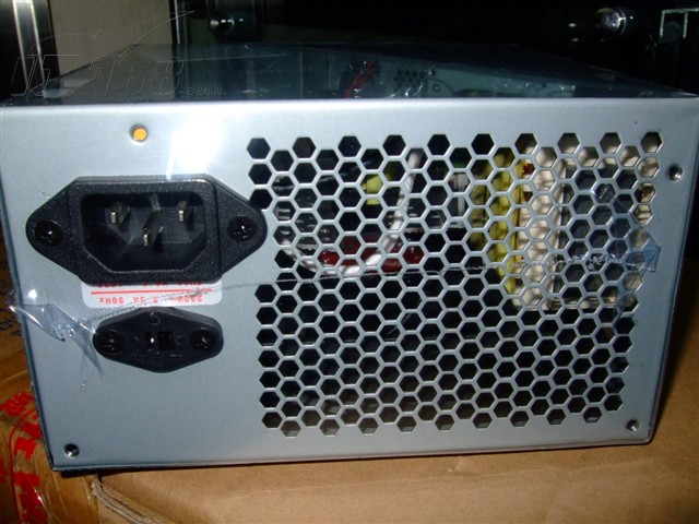 点击查看下一张大水牛 网霸400W PP400WAB(彩包)电源图片