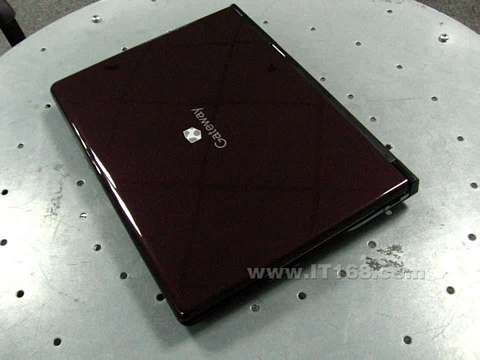 点击查看下一张Gateway T-6840c(酒红色)笔记本图片