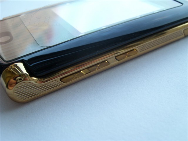 点击查看下一张MOTO RAZR V8手机图片