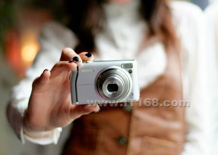 点击查看下一张富士 FinePix F40 fd数码相机图片