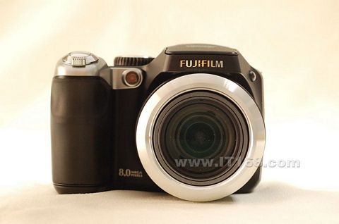 点击查看下一张富士 FinePix S8000fd数码相机图片