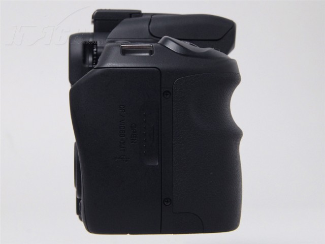 点击查看下一张SONY a200数码相机图片