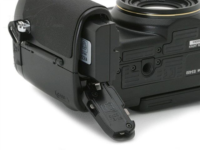 点击查看下一张尼康 CoolPix 5400数码相机图片