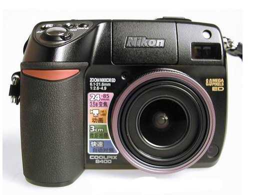 点击查看下一张尼康 Coolpix 8400数码相机图片