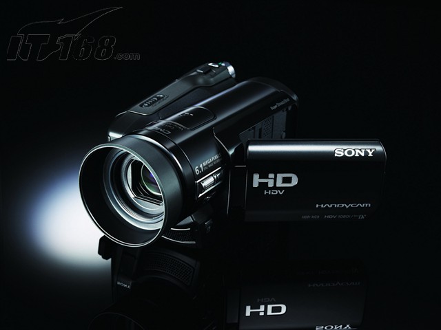 点击查看下一张SONY HDR-HC9E数码摄像机图片