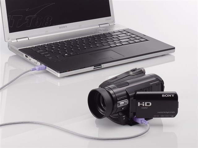 点击查看下一张SONY HDR-HC9E数码摄像机图片