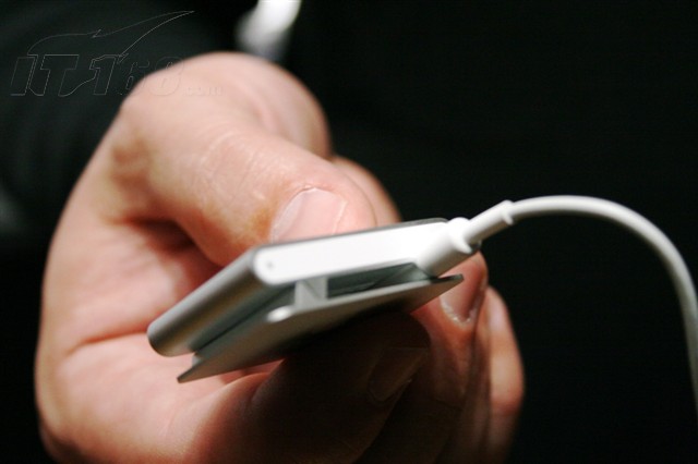 点击查看下一张苹果 iPod shuffle 2(2GB)MP3播放器图片