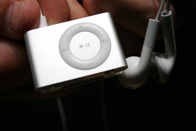 点击查看下一张苹果 iPod shuffle 2(2GB)MP3播放器图片