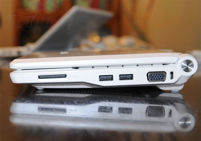 点击查看下一张华硕 EeePC 900 20G上网本图片