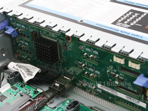 点击查看下一张IBM System x3650 7979R05(1000Mbps×2)服务器图片
