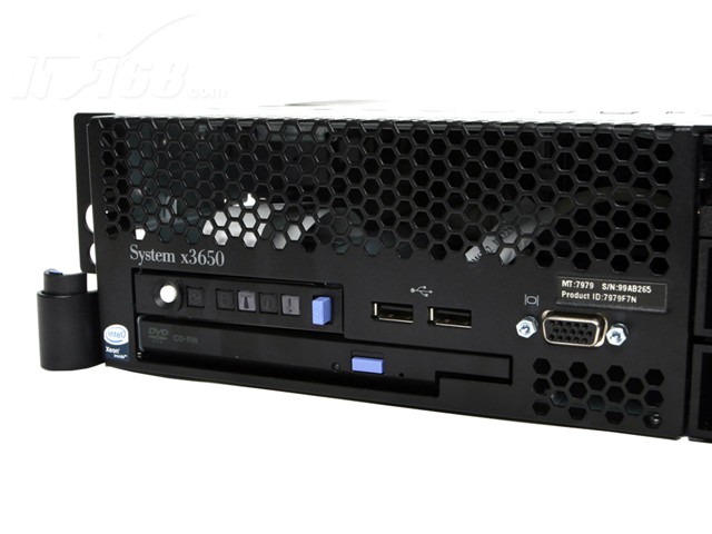 点击查看下一张IBM System x3650 7979R01服务器图片