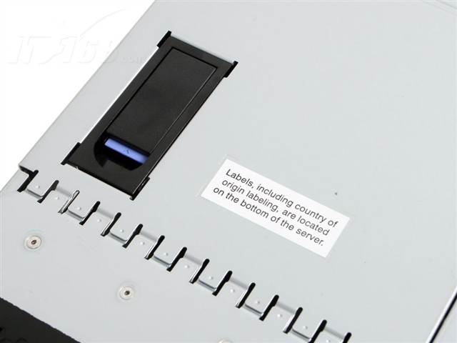 点击查看下一张IBM System x3650 7979R01服务器图片