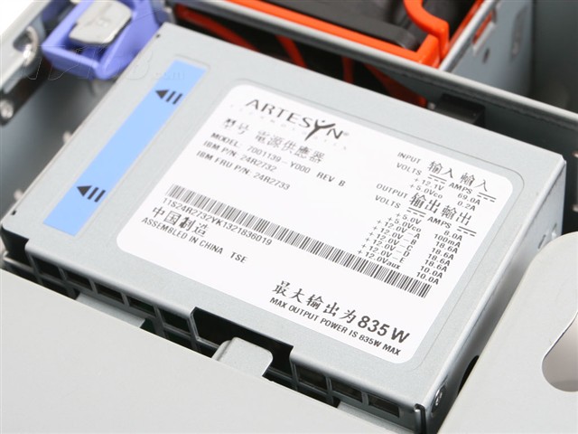 点击查看下一张IBM System x3650 7979R01服务器图片