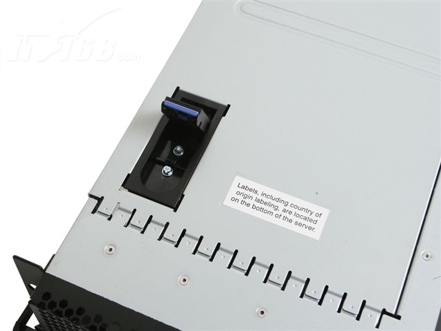 点击查看下一张IBM System x3650 7979R01服务器图片