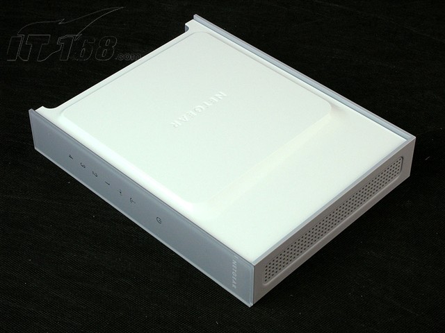 点击查看下一张NETGEAR WNR854T无线路由器图片