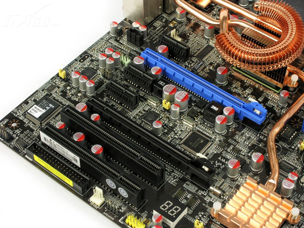 参考报价: ￥1550 主板芯片组:intel x48 cpu插槽:lga 775 主板结构