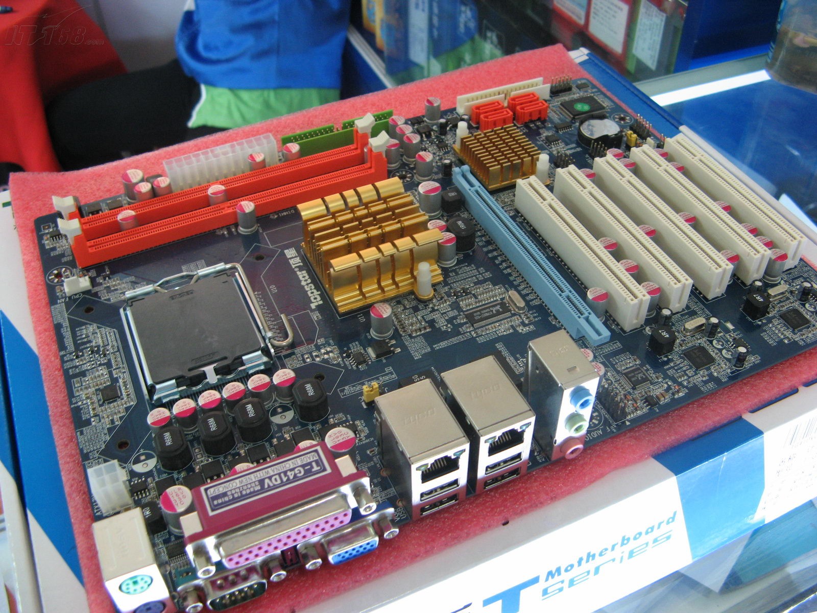 類型:ddr2 集成芯片:顯卡/聲卡/網卡 顯示芯片:集成intel gma x4500