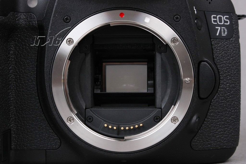 佳能7d套机(15-85mm)镜头卡口图片