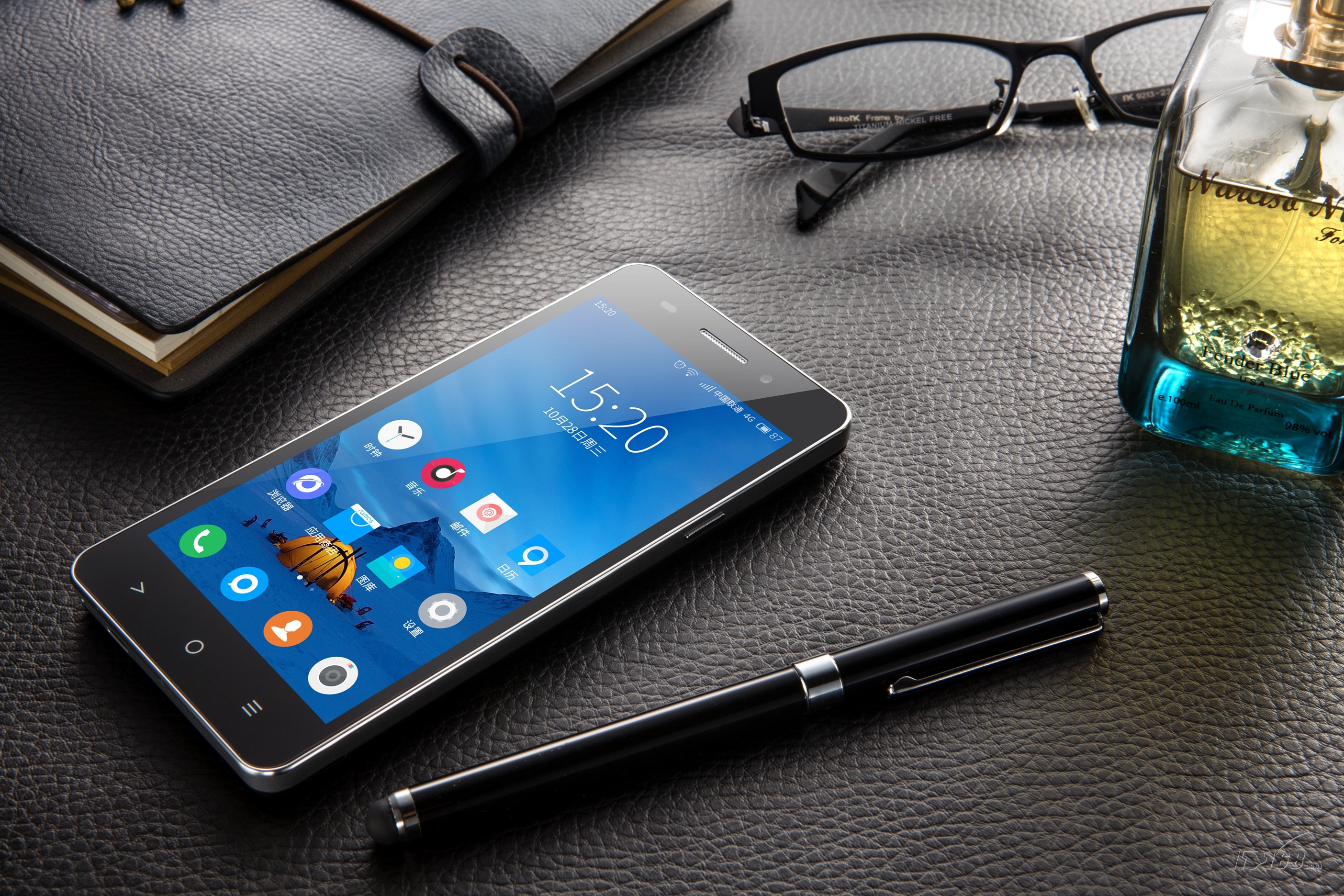 蓝魔m7 香槟金场景图片10素材-it168手机图片大全