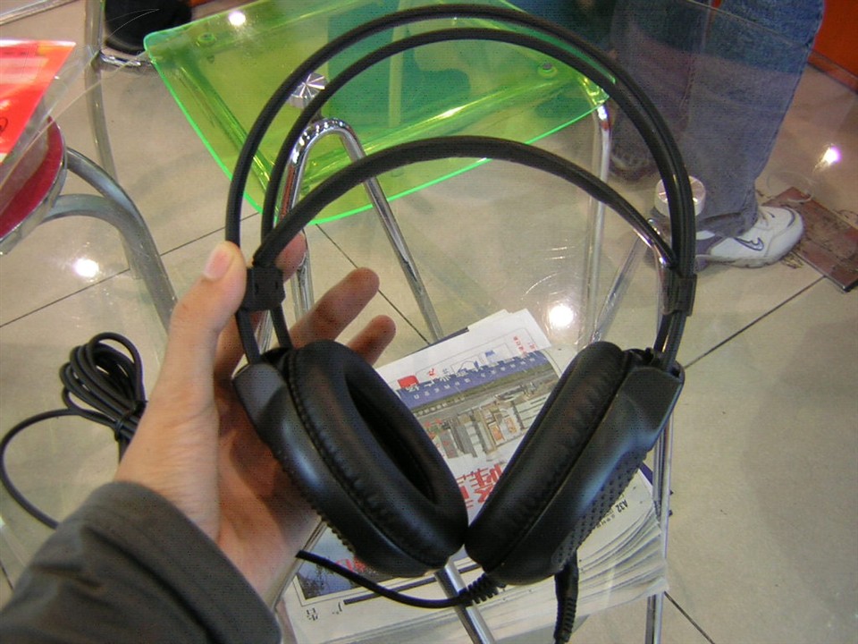 爱科技akg k44 头戴式(炭黑色)图片_it168触屏版>