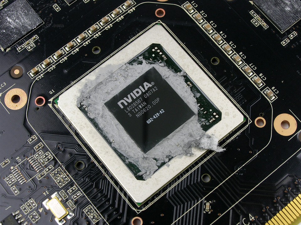 七彩虹 逸彩9800gtx-gd3 ch版 512m d08图片_it168触屏版>