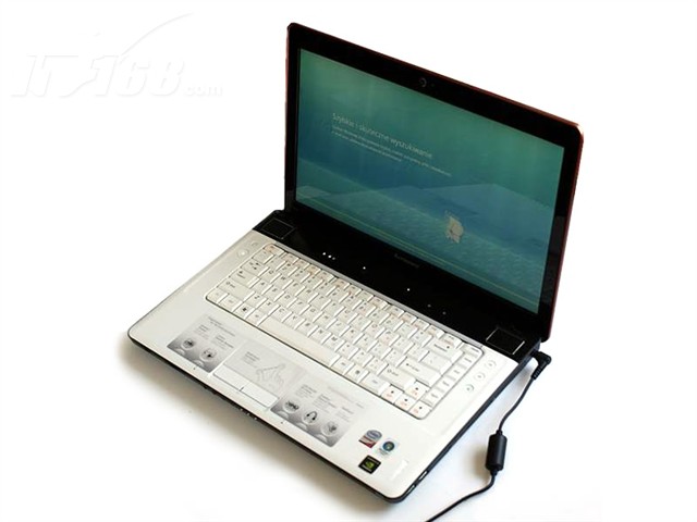 联想ideapady550(a-tsi(h)白) 笔记本 图片 外观 清晰大图 精彩图片